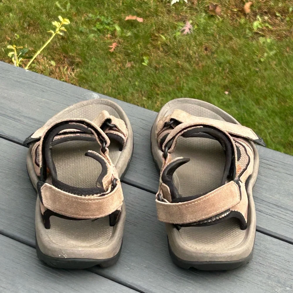 Men’s Size 8 Adjustable Teva Tan and Black Outdoor Sandals - Picture 4 of 7